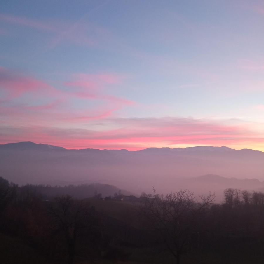 Casale Monte Valestra Bed & Breakfast Bebbio Bagian luar foto