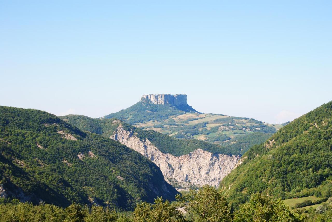 Casale Monte Valestra Bed & Breakfast Bebbio Bagian luar foto