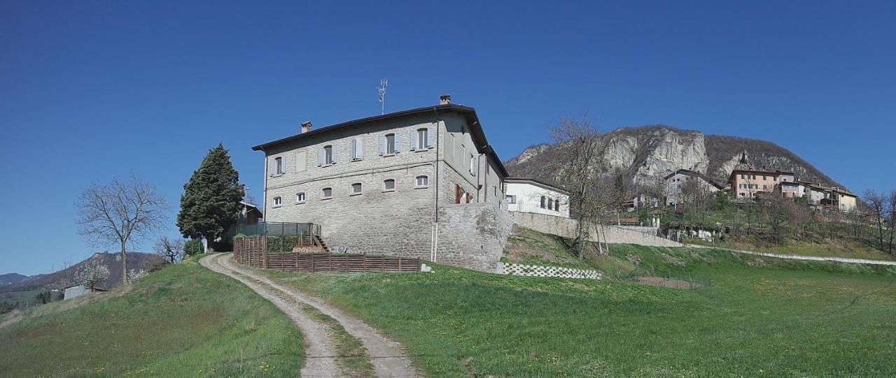 Casale Monte Valestra Bed & Breakfast Bebbio Bagian luar foto