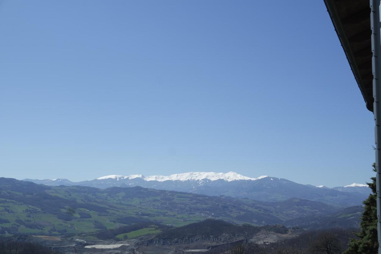 Casale Monte Valestra Bed & Breakfast Bebbio Bagian luar foto