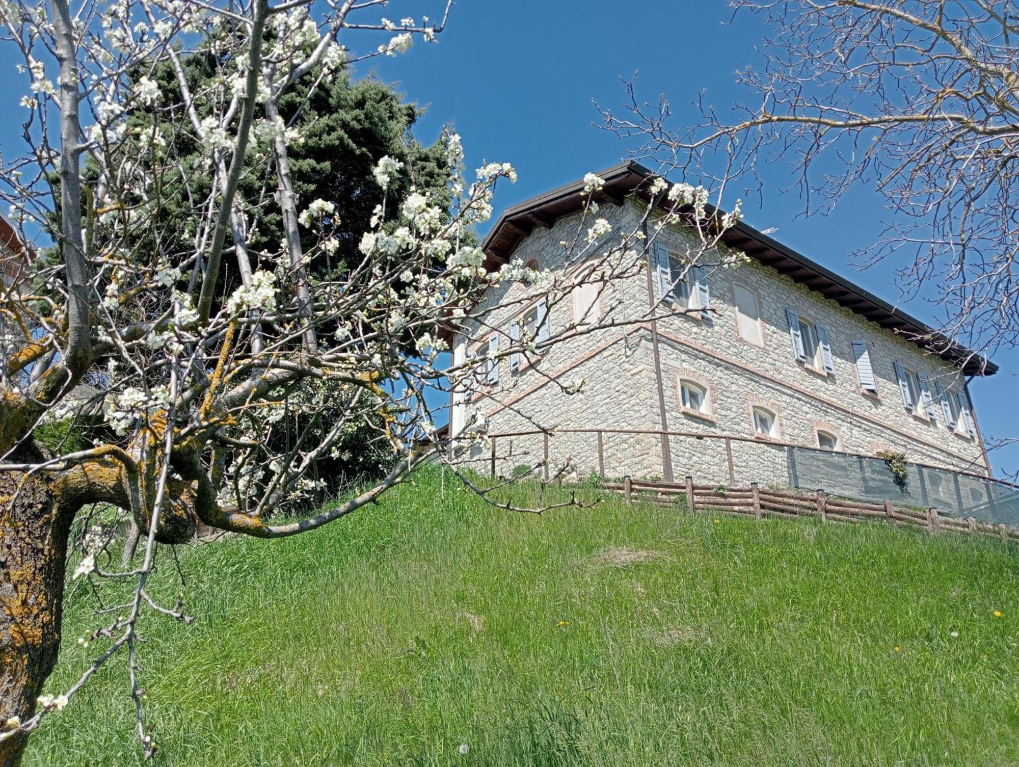 Casale Monte Valestra Bed & Breakfast Bebbio Bagian luar foto